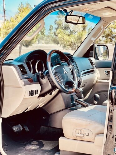 Mitsubishi Pajero-15