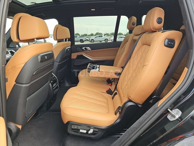 BMW X7-11