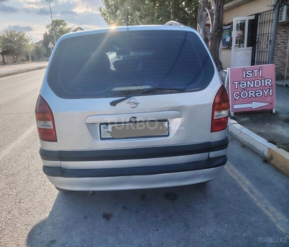 Opel Zafira-4