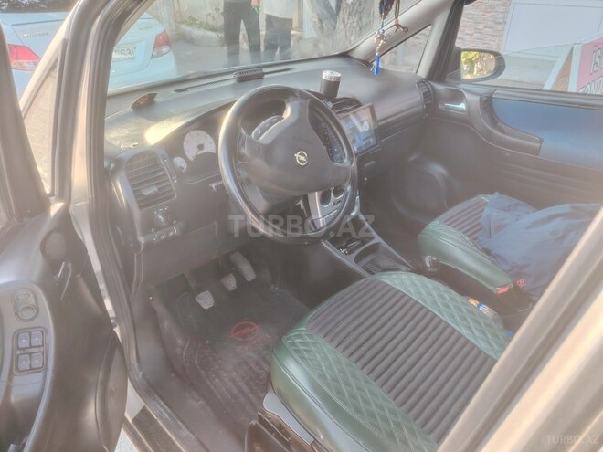 Opel Zafira-8