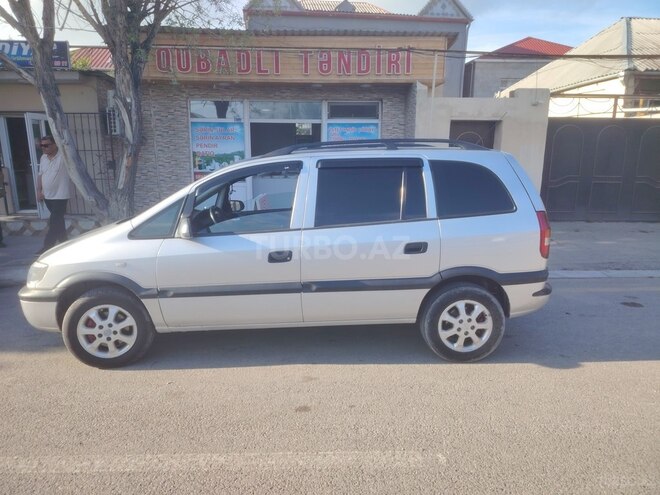 Opel Zafira-5