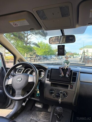 Nissan Tiida-5