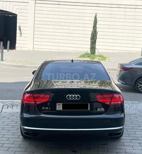 Audi A8-7