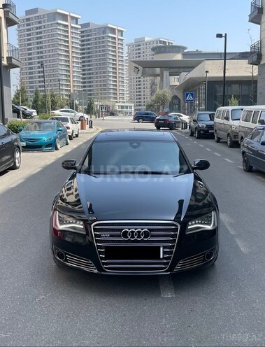 Audi A8-1