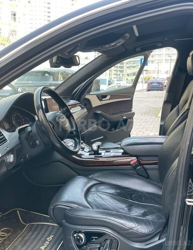 Audi A8-9