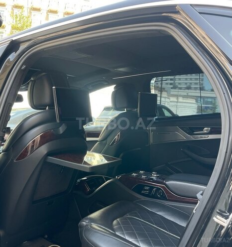 Audi A8-11