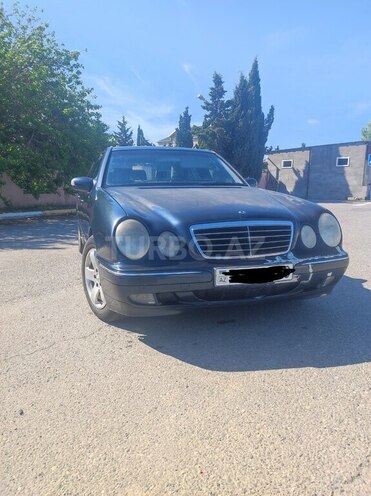 Mercedes E 220-1
