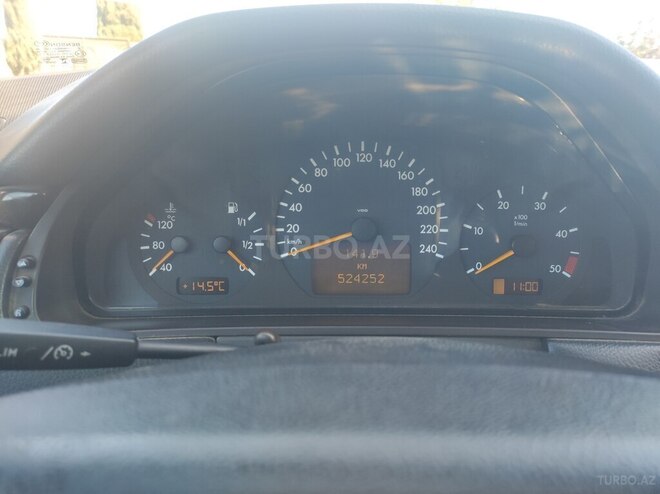 Mercedes E 220-3