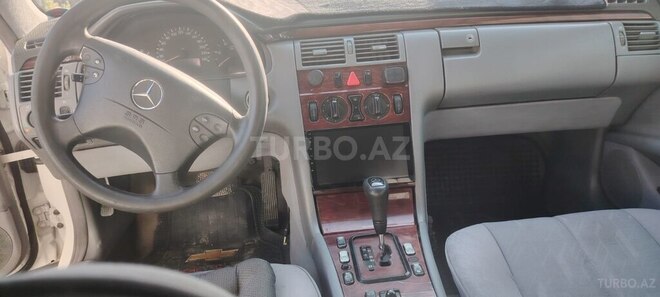 Mercedes E 220-5