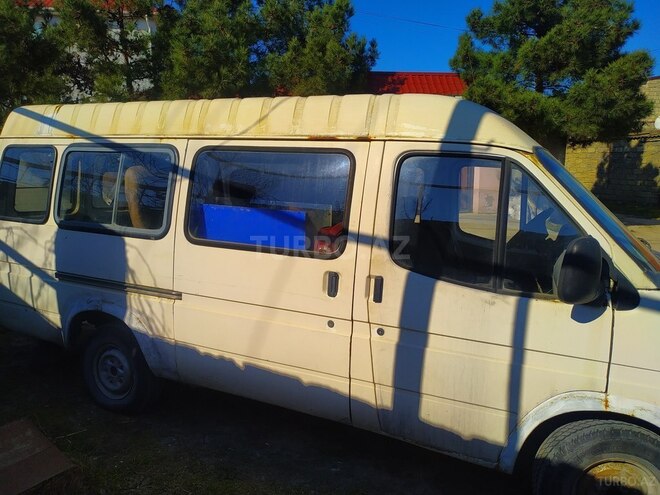 Ford Transit-3