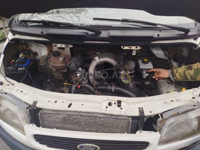 Ford Transit-5
