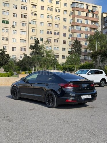 Hyundai Elantra-4