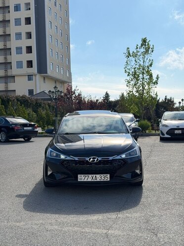 Hyundai Elantra-1