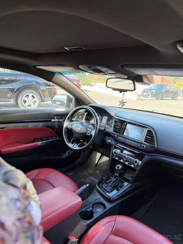 Hyundai Elantra-9