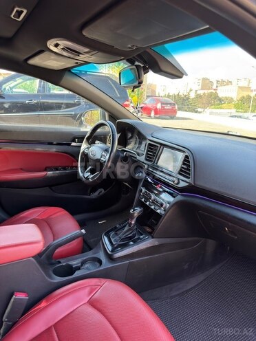 Hyundai Elantra-12