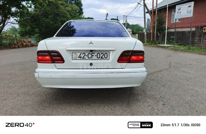 Mercedes E 220-2
