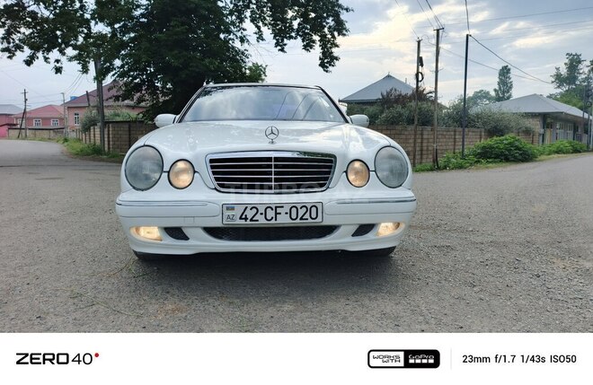 Mercedes E 220-1