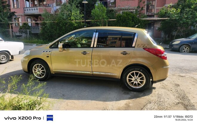 Nissan Tiida-4