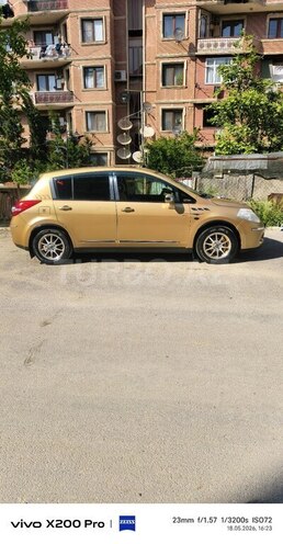Nissan Tiida-3