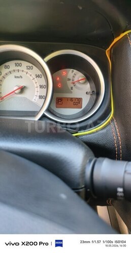 Nissan Tiida-12
