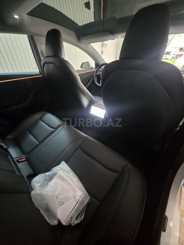 Tesla Model 3-5