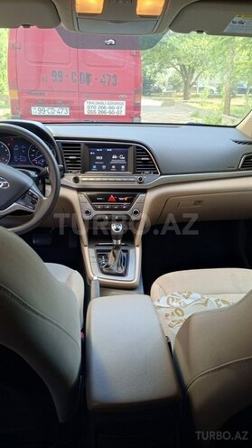 Hyundai Elantra-4