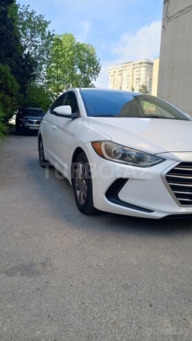 Hyundai Elantra-2