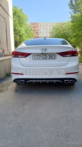 Hyundai Elantra-3
