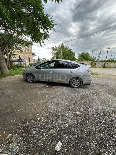 Toyota Prius-5