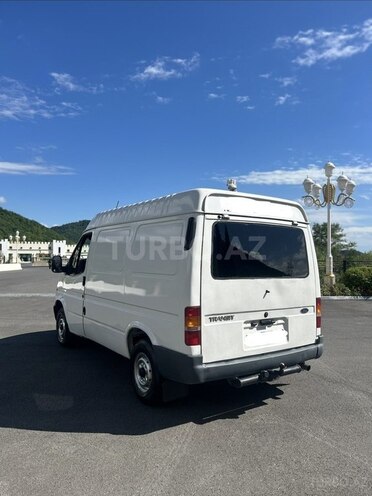 Ford Transit-6