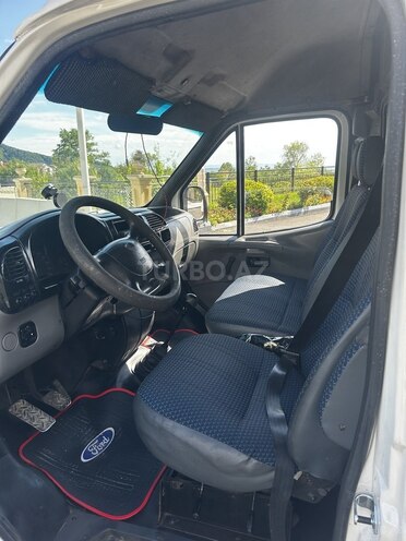 Ford Transit-13