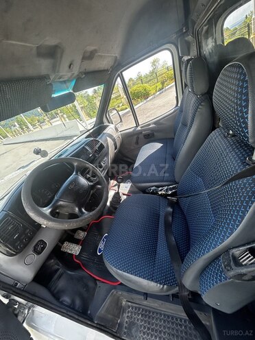 Ford Transit-14