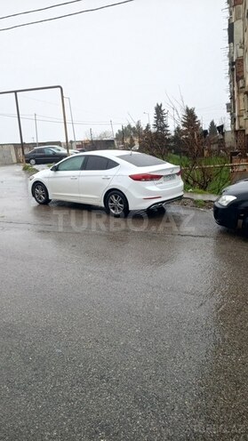 Hyundai Elantra-7