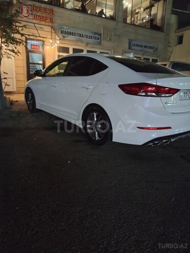 Hyundai Elantra-9
