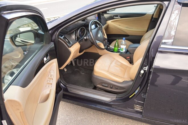 Hyundai Sonata-11
