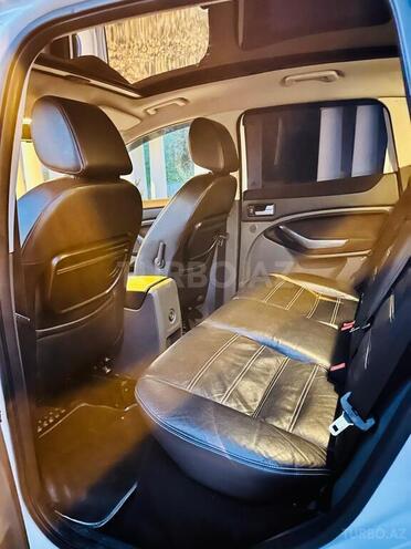 Ford Kuga-7