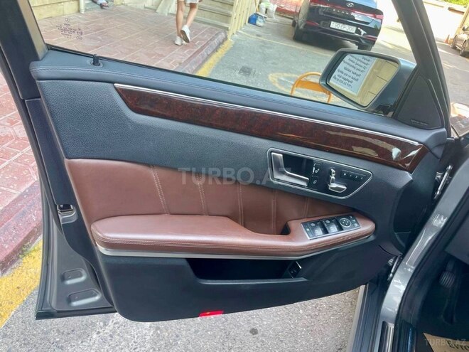 Mercedes E 350 4MATIC-13