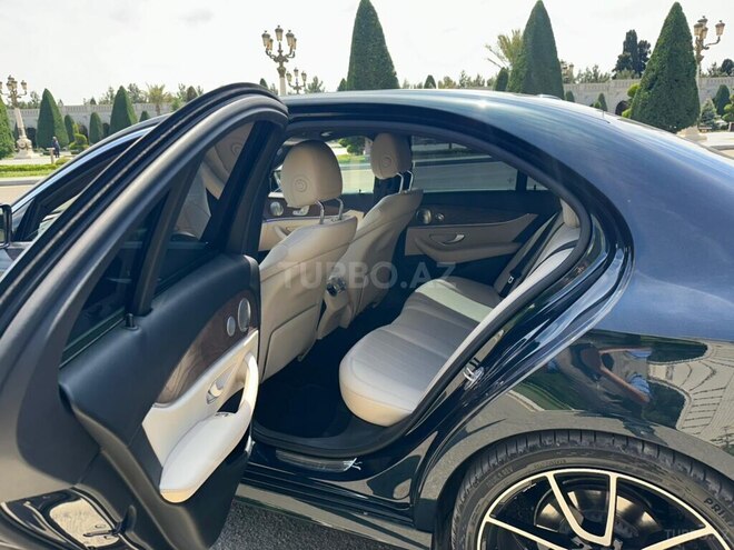 Mercedes E 300-9
