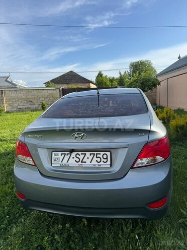 Hyundai Accent-2