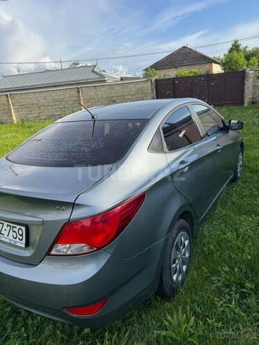 Hyundai Accent-6