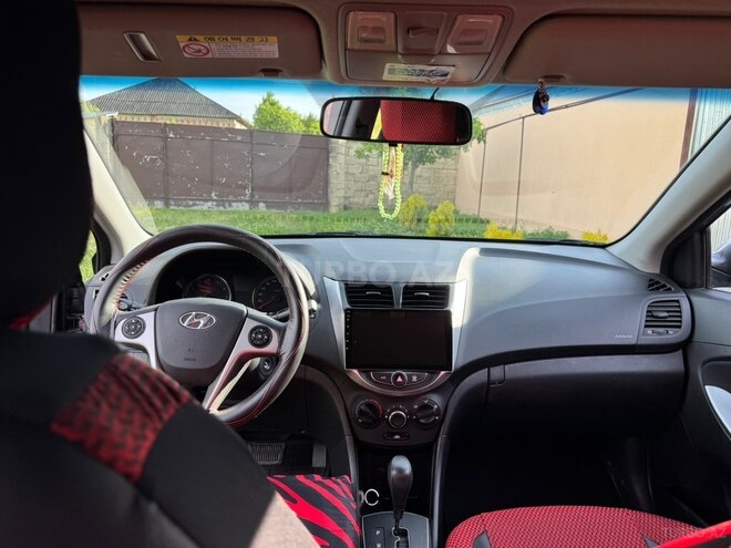 Hyundai Accent-5