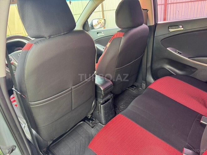 Hyundai Accent-8