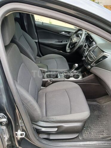 Chevrolet Cruze-10