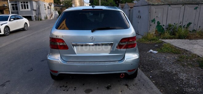 Mercedes B 180-2