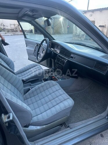Mercedes 190-13
