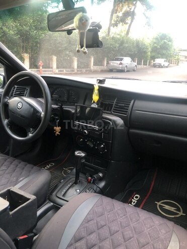 Opel Vectra-4