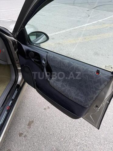 Opel Vectra-12
