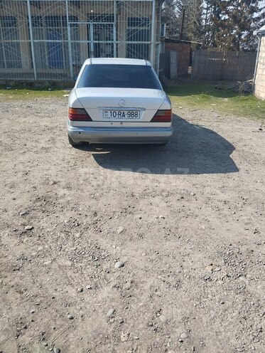 Mercedes E 220-2