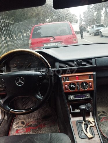 Mercedes E 220-3