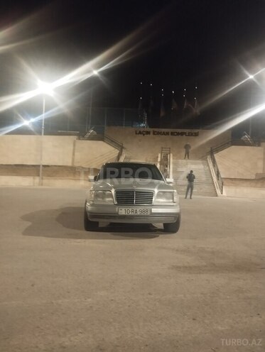 Mercedes E 220-12